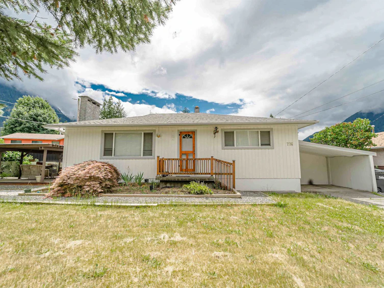 776 7th Avenue, Hope, BC, V0X 1L4 - 2