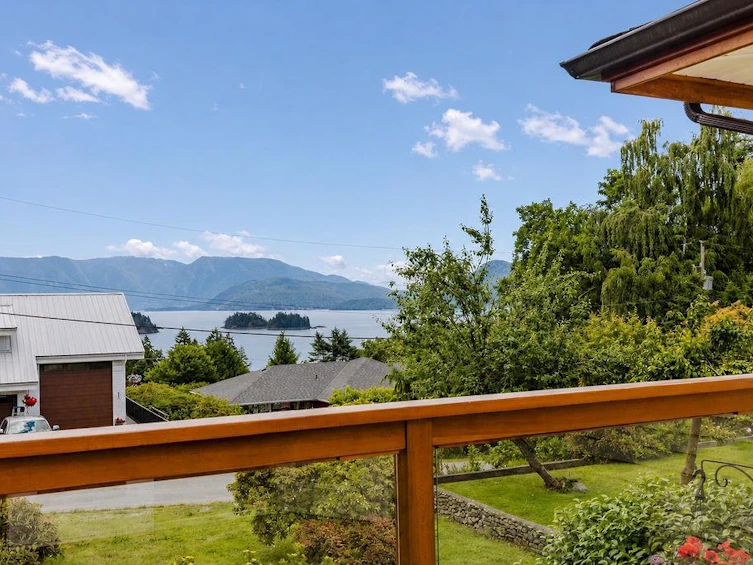 1515 Thompson Road, Gibsons, BC, V0N 1V6 - 2
