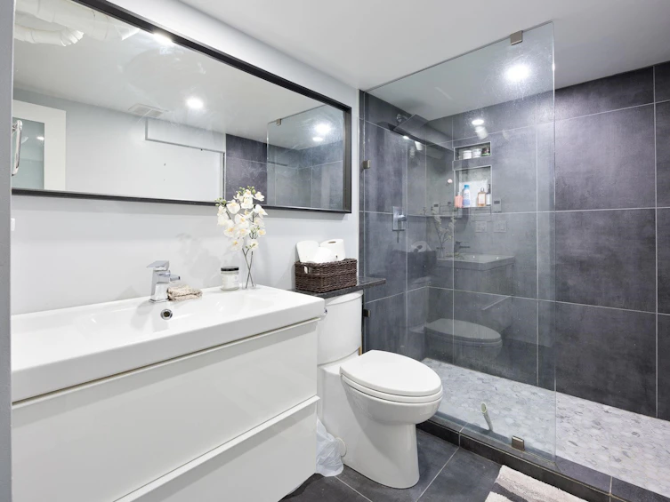 524 Second Street, New Westminster, BC, V3L 2M3 - 24