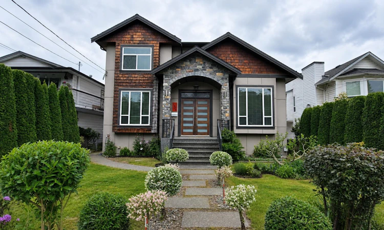 1975 Coquitlam Avenue