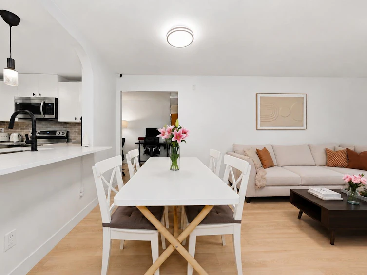 201-1111 Lynn Valley Road, North Vancouver, BC, V7J 3V4 - 4