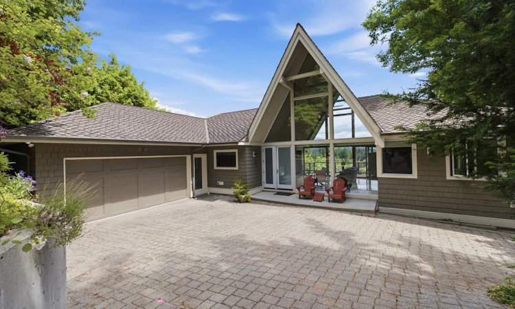 820 Younette Drive