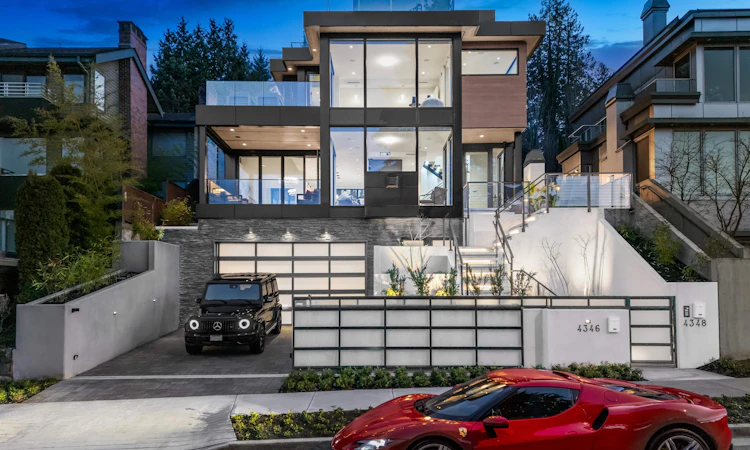 4346 Locarno Crescent