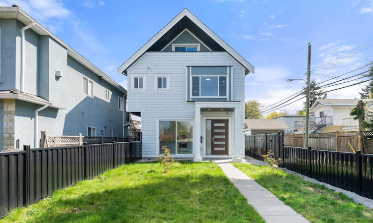 6692 Nanaimo Street
