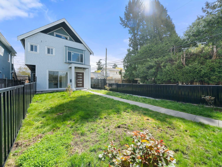 6692 Nanaimo Street, Vancouver, BC, V5P 4L2 - 33