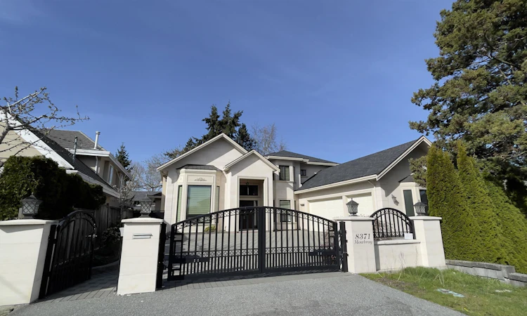 8371 Mowbray Road