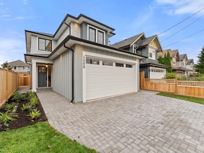 4880 Garry Street - 3