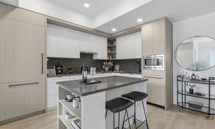 107-2268 E Broadway