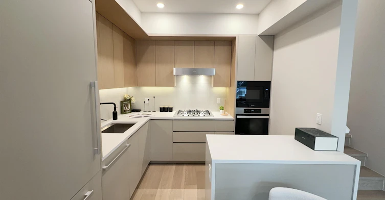 110 Woodstock Avenue, Vancouver, BC, V5Y 0P4 - 4