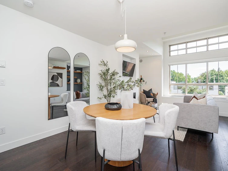 26-2375 W Broadway, Vancouver, BC, V6K 2E6 - 2