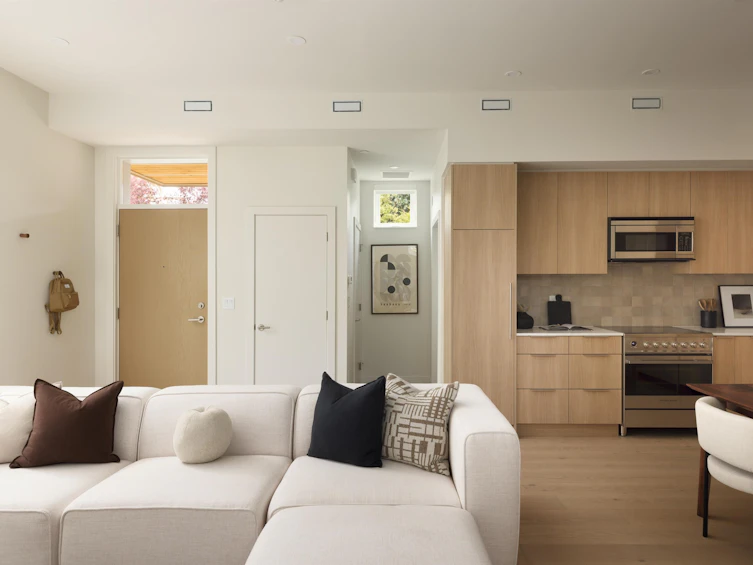 593 E 49th Avenue, Vancouver, BC, V5W 2H1 - 2