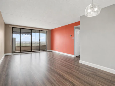 1607-6595 Willingdon Avenue - 4