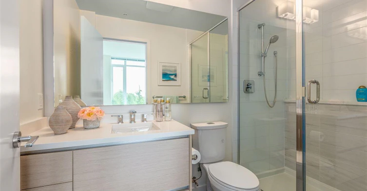 405-8850 University Cr., Burnaby, BC, V5A 0C8 - 8