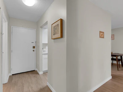 105-975 E Broadway - 2