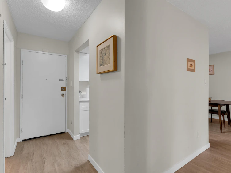 105-975 E Broadway, Vancouver, BC, V5T 1Y3 - 2