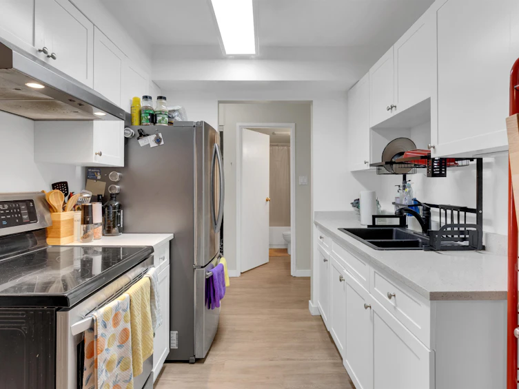 105-975 E Broadway, Vancouver, BC, V5T 1Y3 - 11