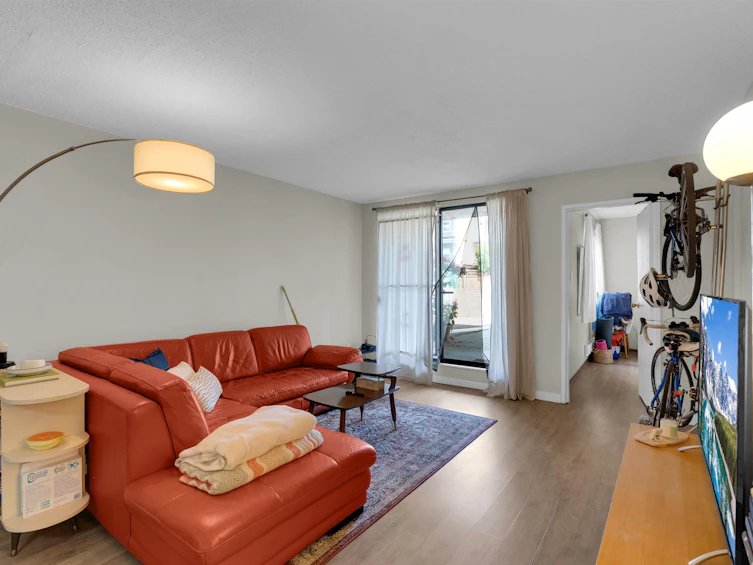 105-975 E Broadway, Vancouver, BC, V5T 1Y3