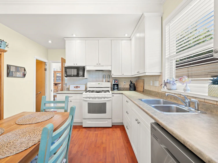 5743 St. Margarets Street, Vancouver, BC, V5R 3H6 - 7