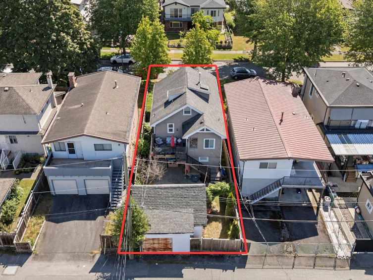 5743 St. Margarets Street, Vancouver, BC, V5R 3H6 - 35
