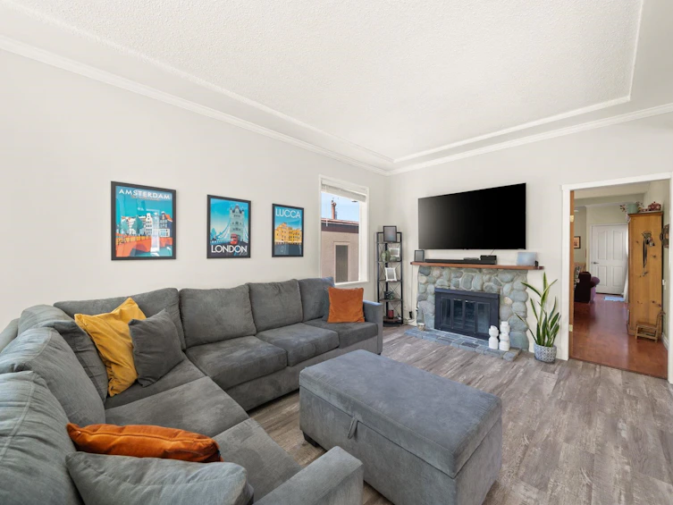 5743 St. Margarets Street, Vancouver, BC, V5R 3H6 - 4