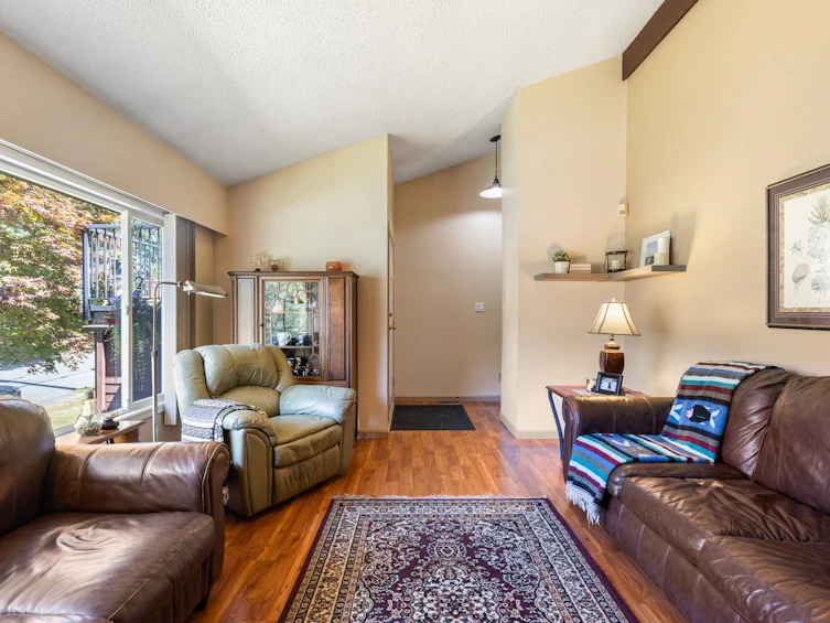 10264 Main Street, Delta, BC, V4C 7H3 - 10