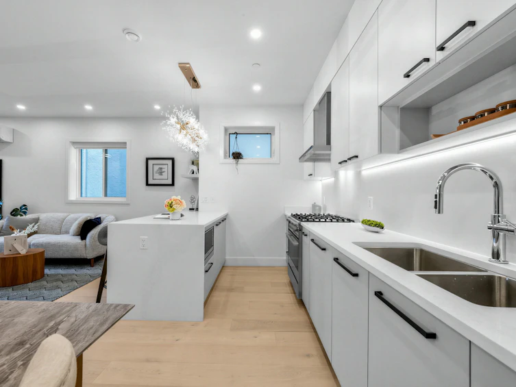 3172 W 26th Avenue, Vancouver, BC, V6L 1V8 - 4