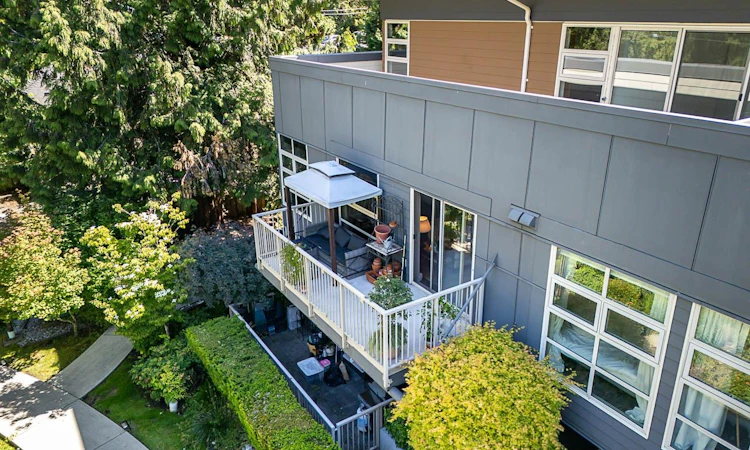 206-2832 Capilano Road