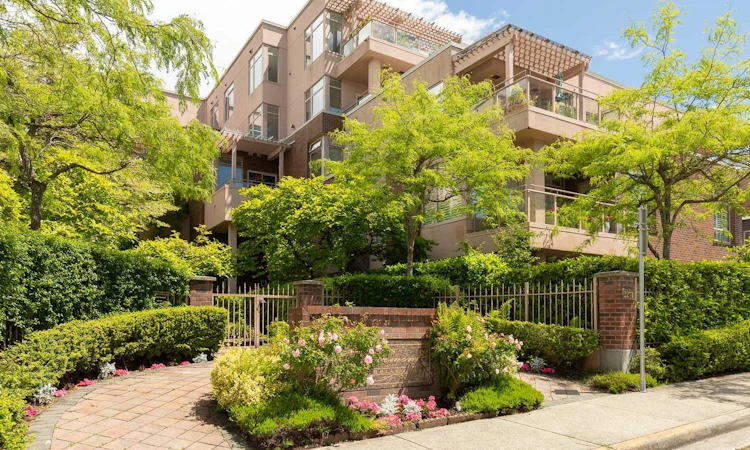 306-2271 Bellevue Avenue