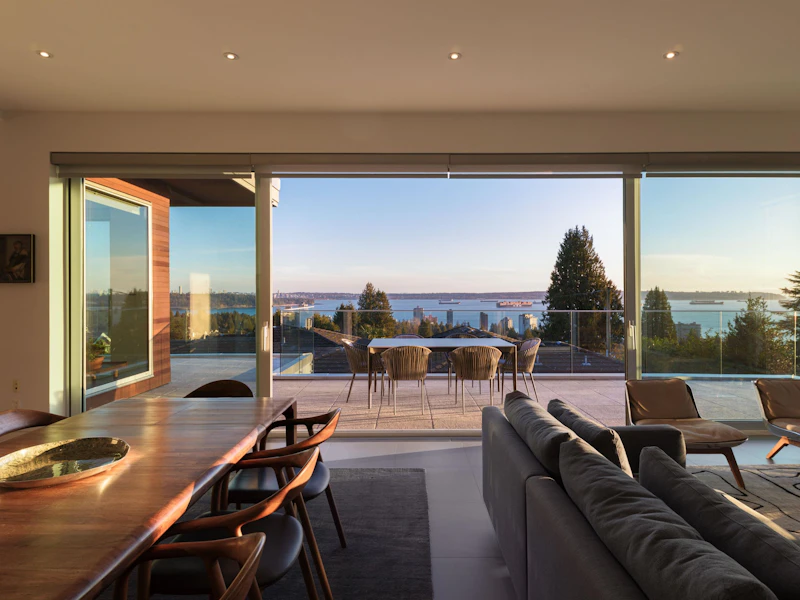 1715 22nd Street, West Vancouver BC V7V 4E4