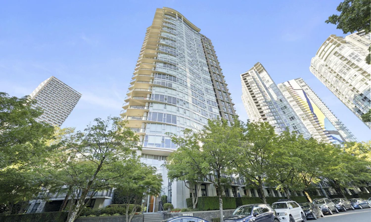 306-583 Beach Crescent