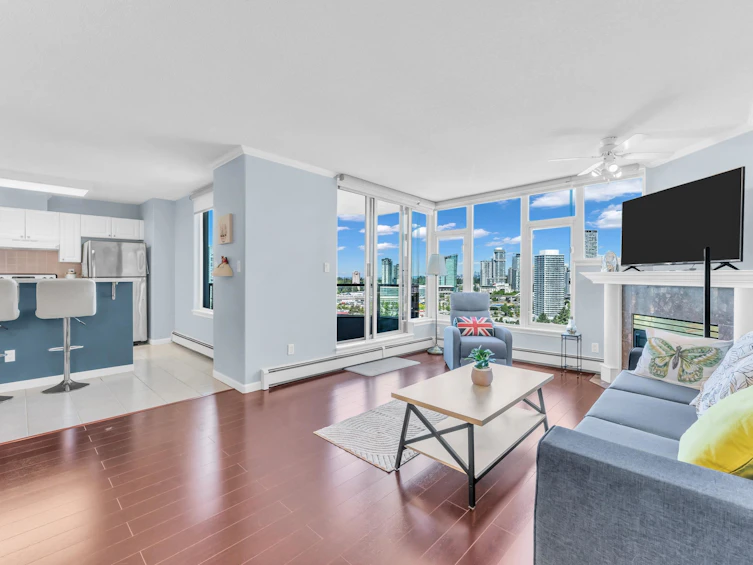 1701-13880 101 Avenue, Surrey, BC, V3T 5T1