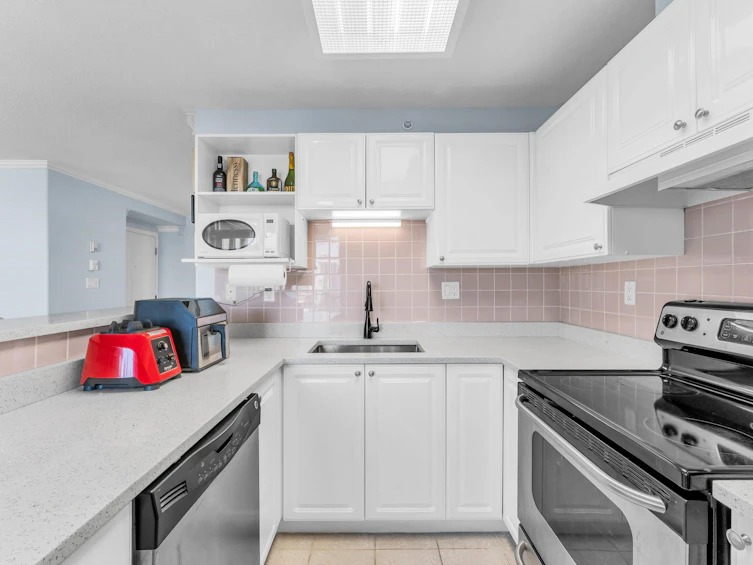 1701-13880 101 Avenue, Surrey, BC, V3T 5T1 - 5