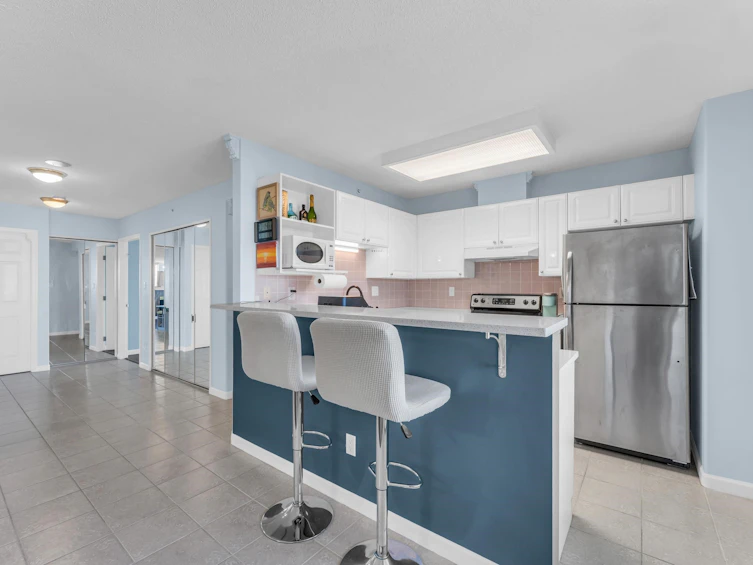 1701-13880 101 Avenue, Surrey, BC, V3T 5T1 - 4
