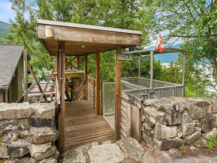 4678 Eastridge Road, North Vancouver, BC, V7G 1K4 - 4