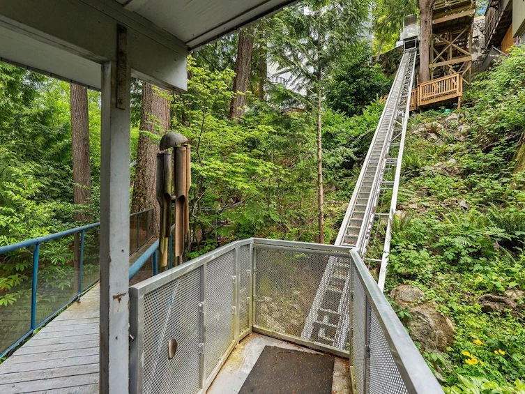 4678 Eastridge Road, North Vancouver, BC, V7G 1K4 - 2