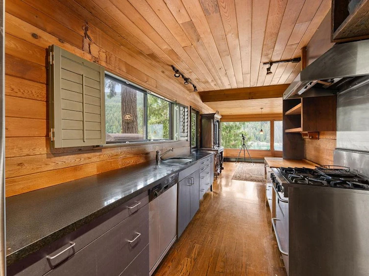 4678 Eastridge Road, North Vancouver, BC, V7G 1K4 - 18