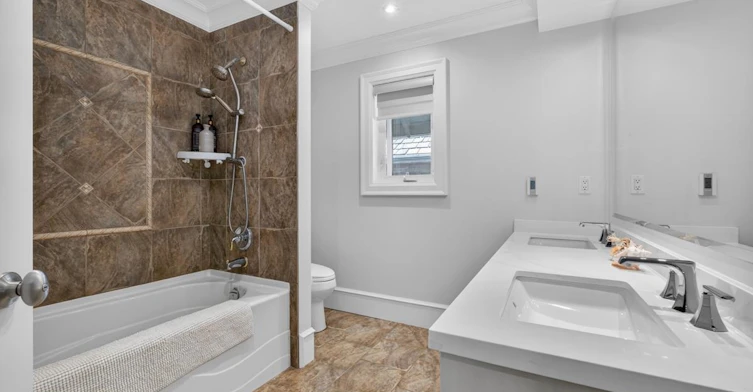 1912 36th Ave W, Vancouver, BC, V6M 1K8 - 24