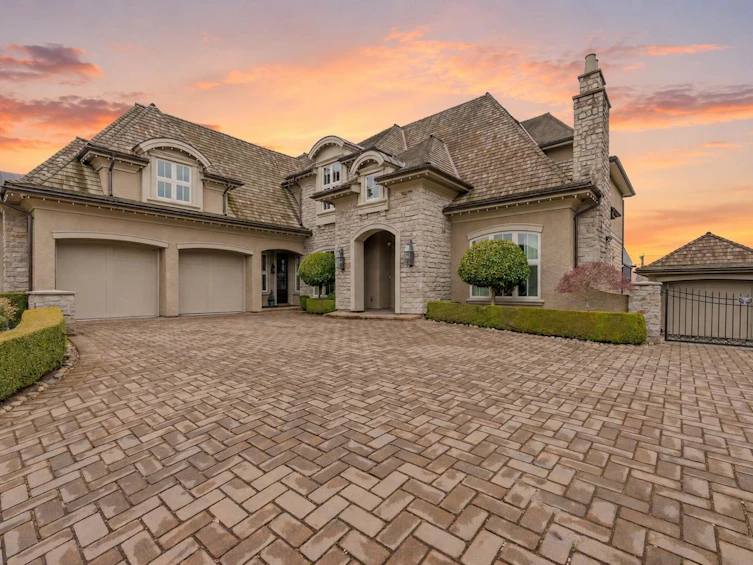15957 39a Avenue, Surrey, BC, V3Z 0Y3