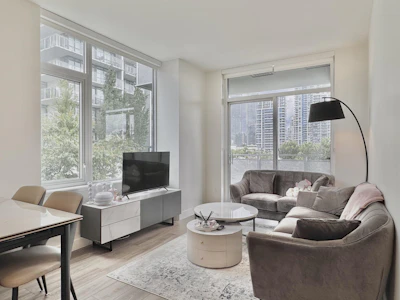301-4433 Alaska Street - 3