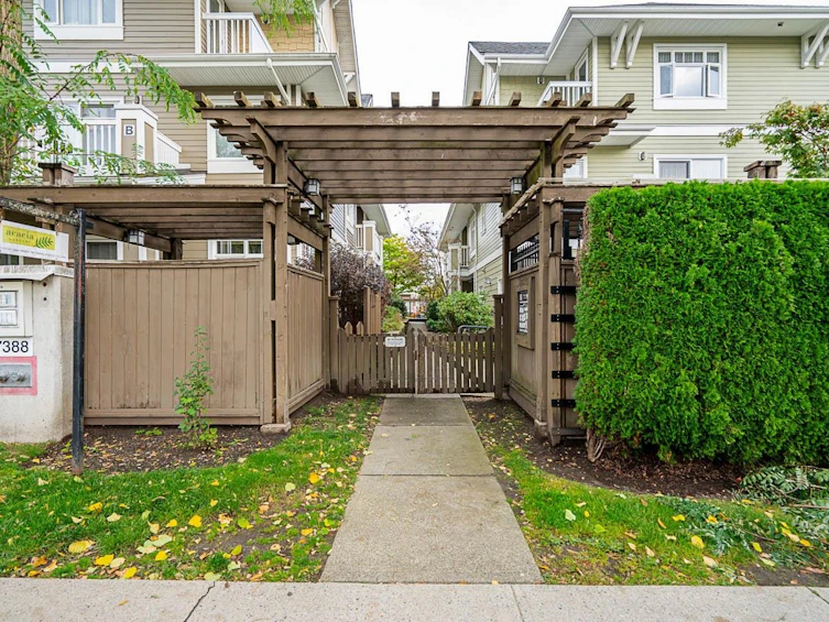 160-7388 Macpherson Avenue, Burnaby, BC, V5J 0A1 - 2