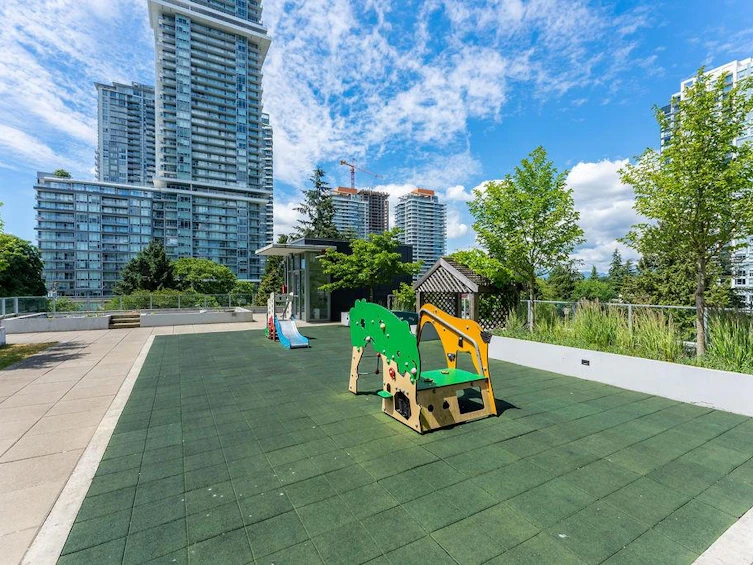 605-13438 Central Avenue, Surrey, BC, V3T 0N2 - 23