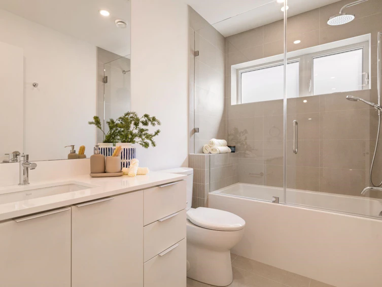 2790 Cambridge Street, Vancouver, BC, V5K 1L7 - 13