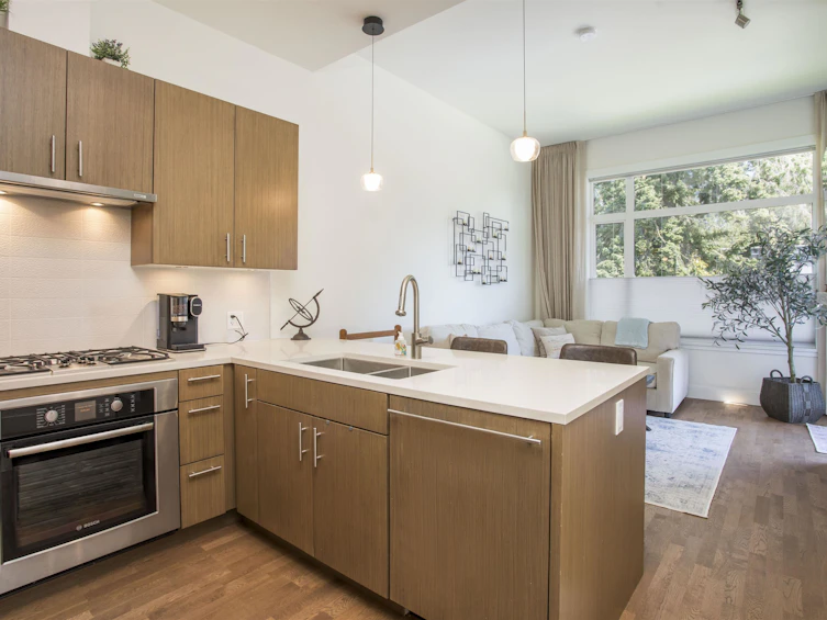 300-2432 Haywood Avenue, West Vancouver, BC, V7V 1Y1