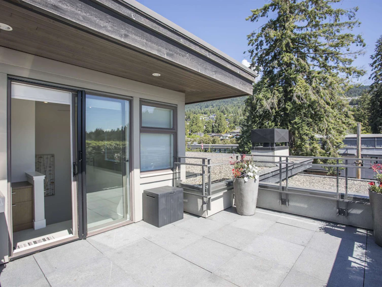 300-2432 Haywood Avenue, West Vancouver, BC, V7V 1Y1 - 3