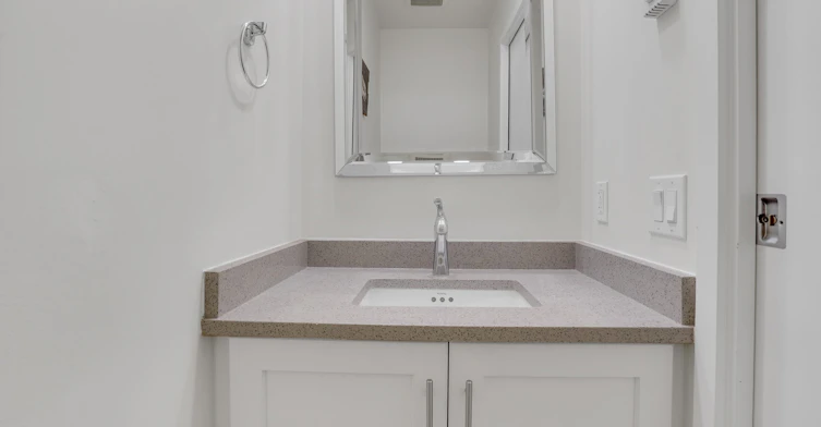 102 Regiment Square, Vancouver, BC, V6B 1W1 - 10