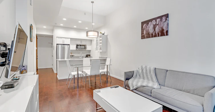 102 Regiment Square, Vancouver, BC, V6B 1W1