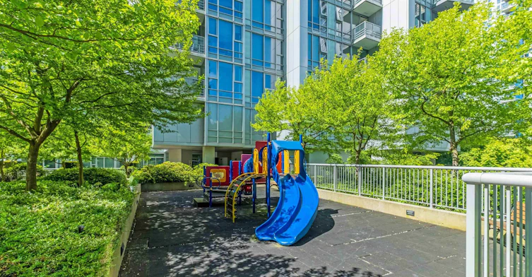102 Regiment Square, Vancouver, BC, V6B 1W1 - 16