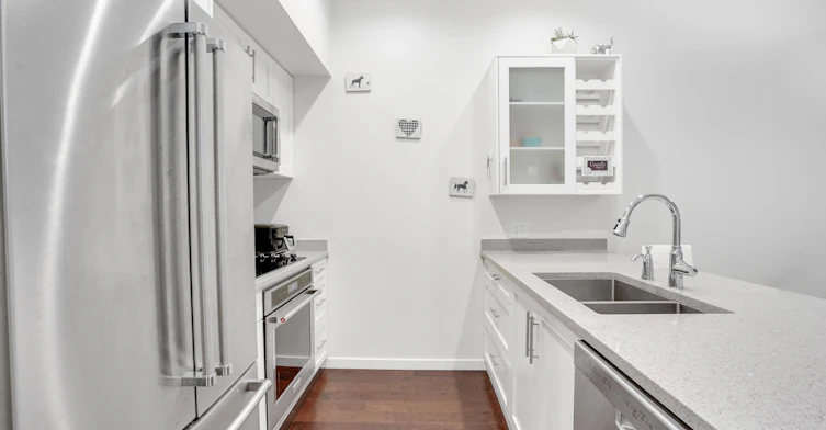 102 Regiment Square, Vancouver, BC, V6B 1W1 - 4