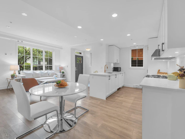 469 W 63rd Avenue, Vancouver, BC, V5X 2J3