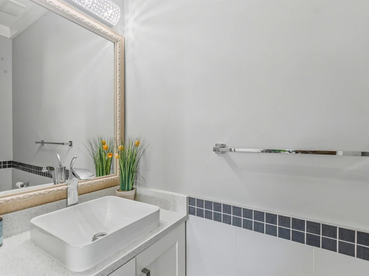 331 E Eighth Avenue, New Westminster, BC, V3L 4K7 - 20